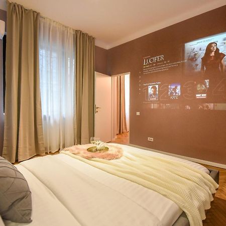 Modern Stay - Central Studios With Wall Projector Near Radisson Bucarest Esterno foto