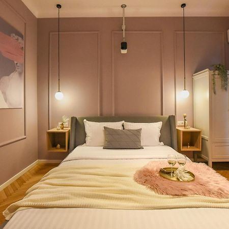 Modern Stay - Central Studios With Wall Projector Near Radisson Bucarest Esterno foto