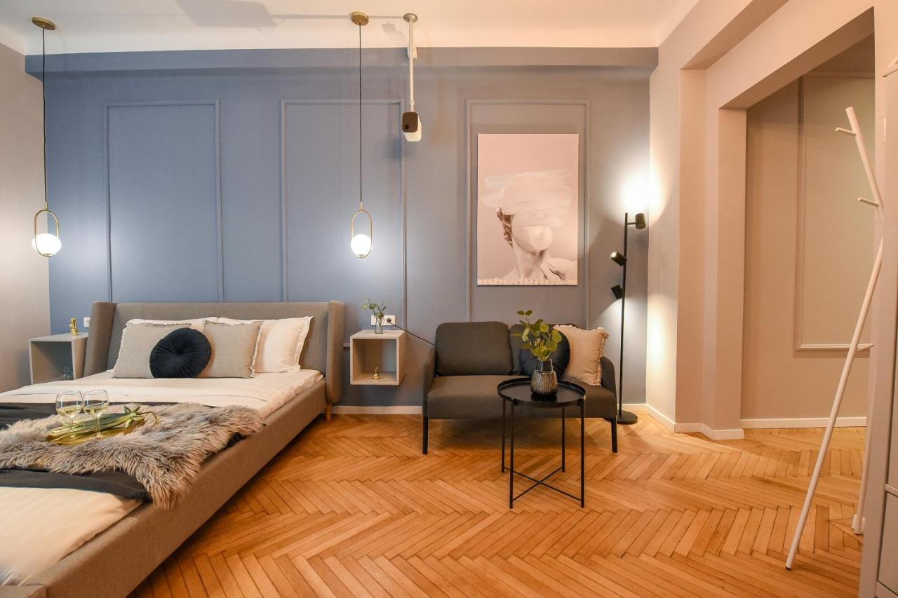 Modern Stay - Central Studios With Wall Projector Near Radisson Bucarest Esterno foto