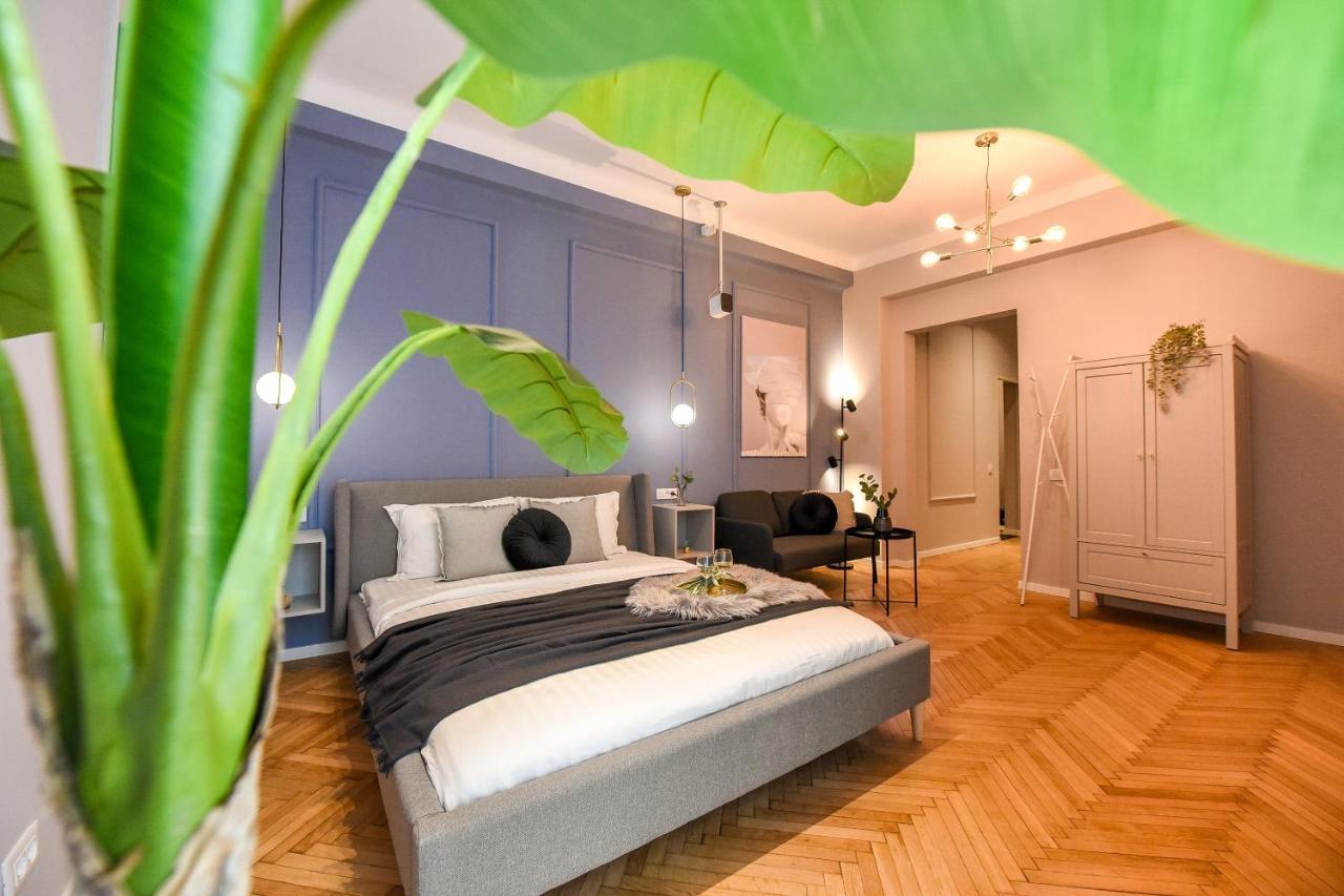 Modern Stay - Central Studios With Wall Projector Near Radisson Bucarest Esterno foto