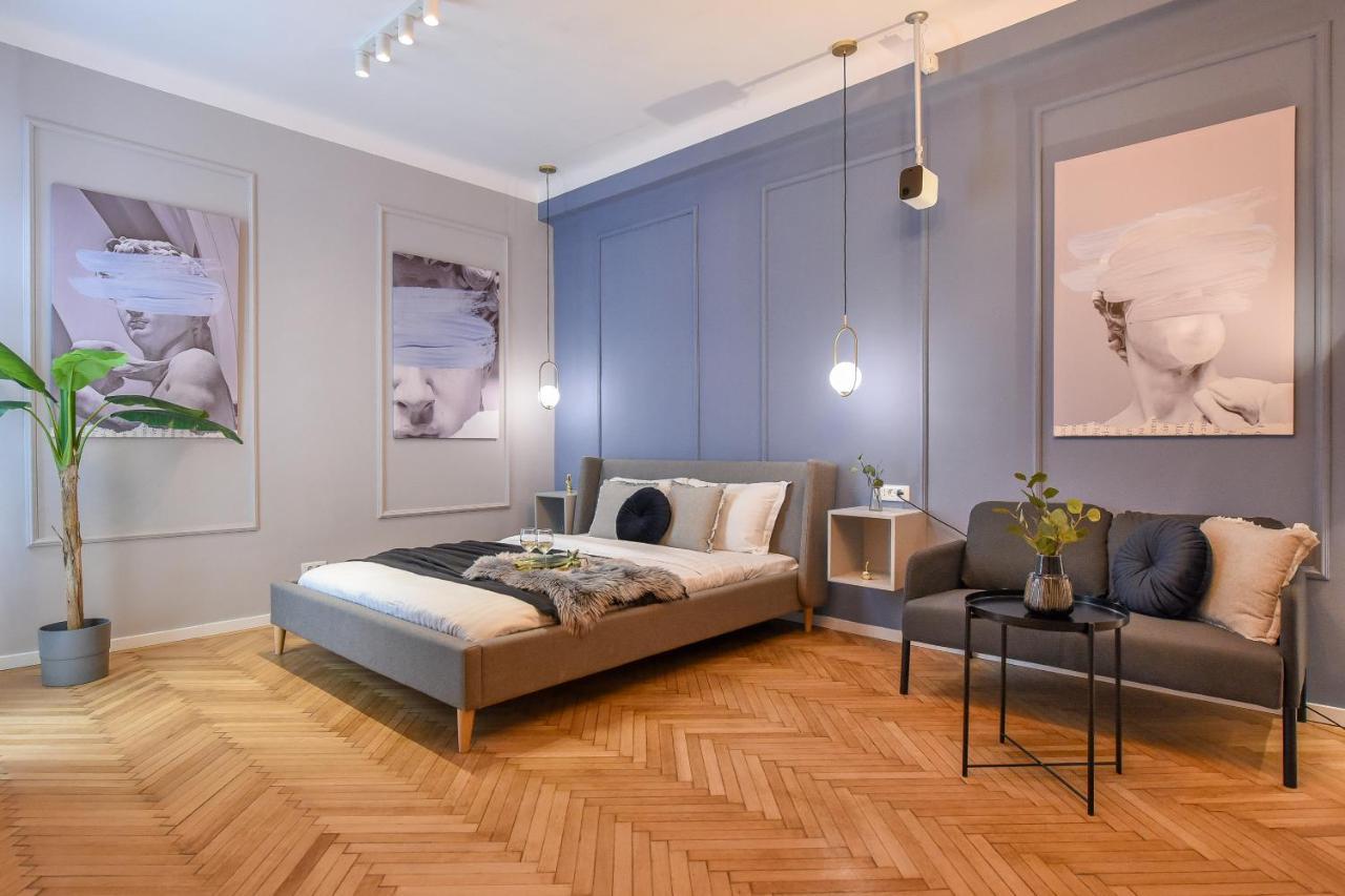 Modern Stay - Central Studios With Wall Projector Near Radisson Bucarest Esterno foto
