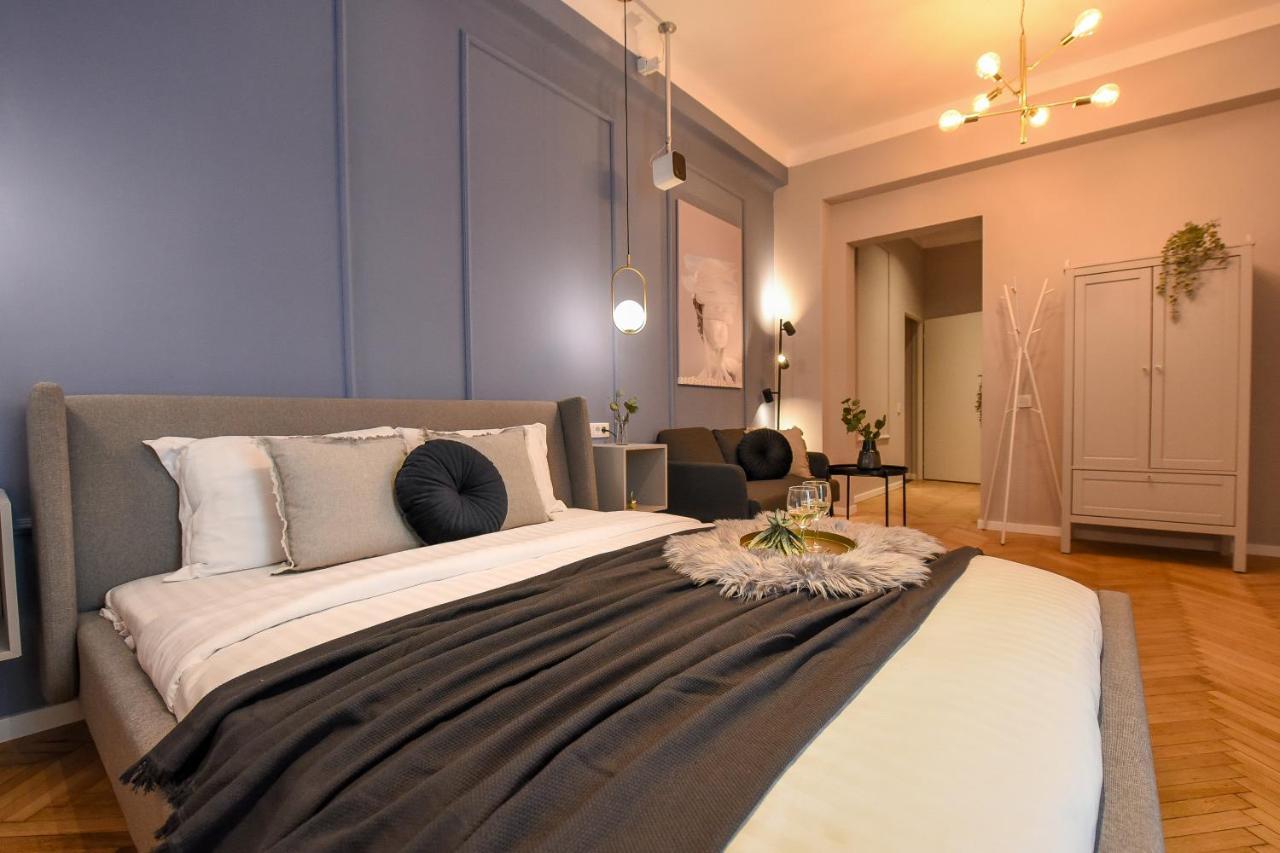 Modern Stay - Central Studios With Wall Projector Near Radisson Bucarest Esterno foto