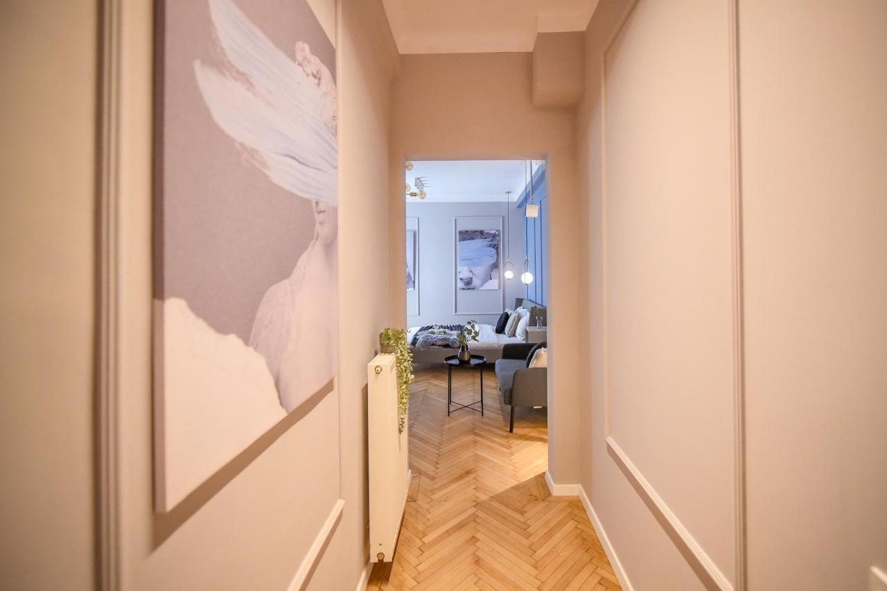 Modern Stay - Central Studios With Wall Projector Near Radisson Bucarest Esterno foto