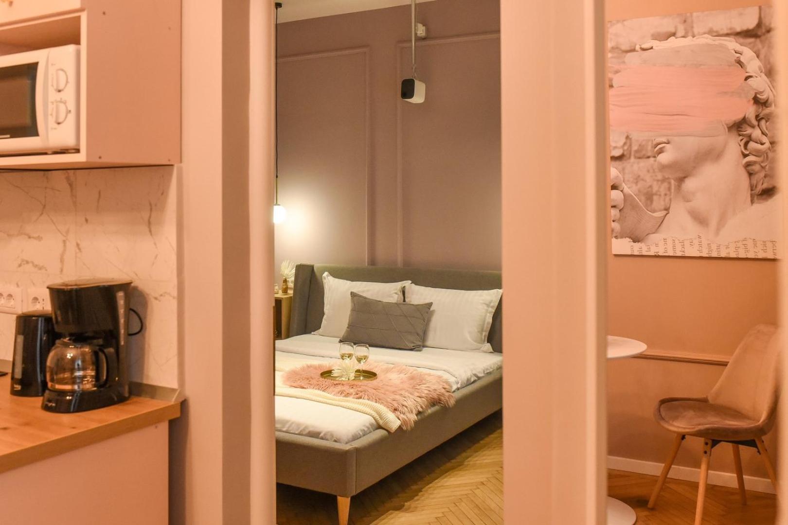 Modern Stay - Central Studios With Wall Projector Near Radisson Bucarest Camera foto